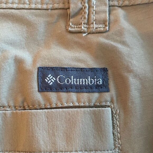 Columbia Khaki Shorts - Picture 3 of 5